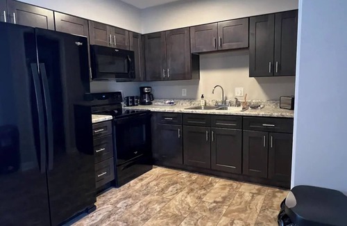 Lexington House | Riverside Retreat ~ One Story ~ 3bd/2ba ~ Steps to the River & Main St