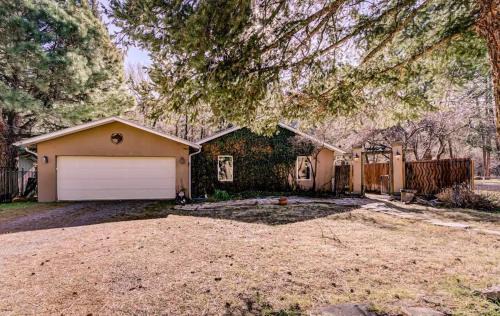 Ruidoso House | Riverside Retreat
