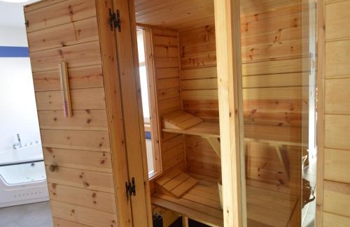 Coo House | Riverside Retreat with Sauna
