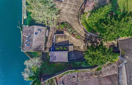 Kernville House | Riverside retreat with stunning views, historic charm - Coastal adventure awaits