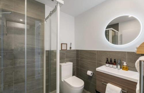 Albert Town Apartment | Riverside Terrace