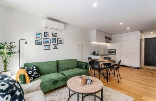 Albert Town Apartment | Riverside Terrace Sum