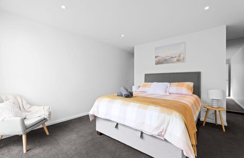 Carrum House | Riverside Villa & Pet Friendly