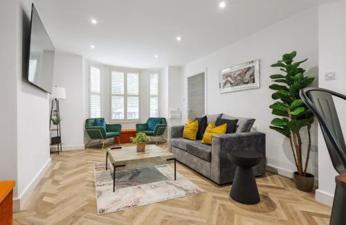 Warrington Apartment | Riverside Work-stay Free Dedicated Parking