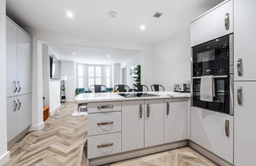 Warrington Apartment | Riverside Work-stay Free Dedicated Parking