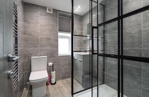 Warrington Apartment | Riverside Work-stay Free Dedicated Parking