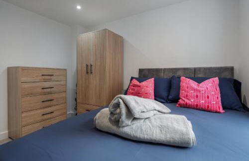 Warrington Apartment | Riverside Work-stay Free Dedicated Parking