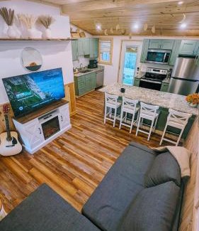 Cleveland Villa | Riversong Cabin - Living Waters Farm