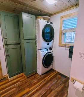 Cleveland Villa | Riversong Cabin - Living Waters Farm