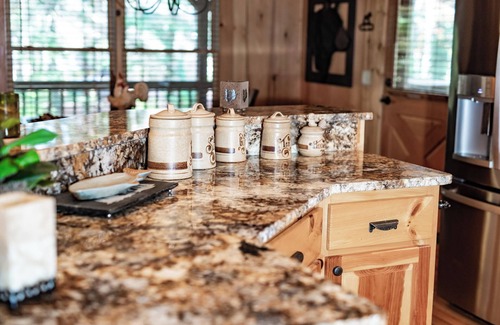 Suches Cabin | Riversong Log Cabin on Toccoa River - hot tub, large yard with firepit
