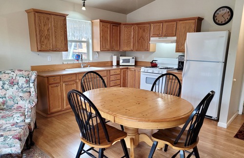 Winthrop Apartment | RiverSong Suites, Winthrop River-View, 2-Bdrm Apt