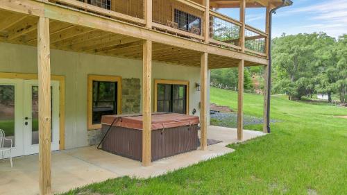 Warrensville House | Riverstead Cabin- Riverfront, Wrap Around Porch, Hot Tub & More