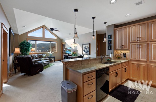 Coeur d'Alene Condo | Riverstone Village—Gorgeous Top-Floor Condo, Modern Kitchen, & Community BBQ Area!