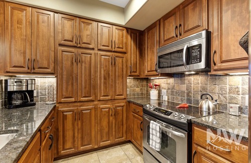 Coeur d'Alene Condo | Riverstone Village—2nd Floor Condo, Elegantly Furnished Retreat with a Modern Kitchen!