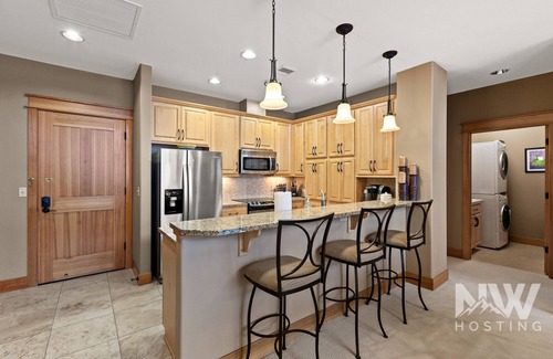 Coeur d'Alene Condo | Riverstone Village—3rd Floor Corner Condo, Relax and Enjoy the Peaceful Sounds of Nature!