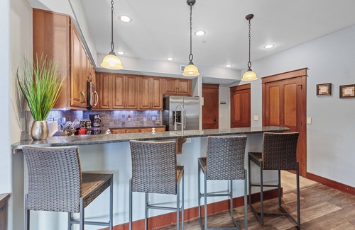 Coeur d'Alene Apartment | Riverstone Village—Spacious 2nd Floor Corner Unit w/Wrap-Around Patio
