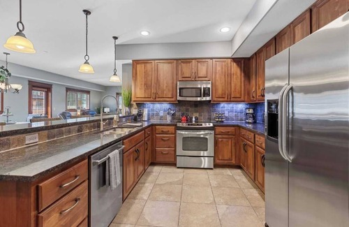 Coeur d'Alene Apartment | Riverstone Village—Spacious 2nd Floor Corner Unit w/Wrap-Around Patio