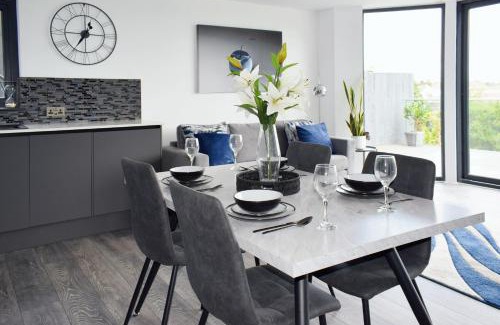 Mabe Apartment | Riverview 2 Bedrooms Sleeps 4 Parking Ev charger
