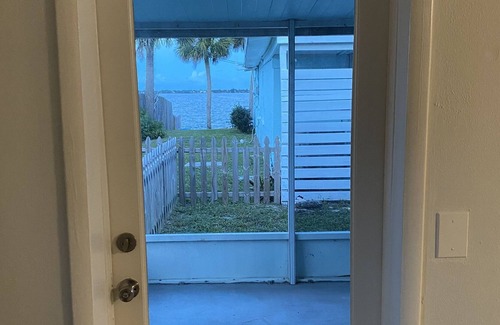 Tropic Cottage | Riverview Cottage with Private Patio and Backyard