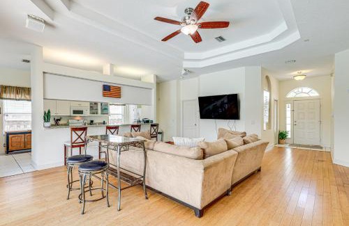 Riverview House | Riverview Home with Screened Pool about 1 Mi to Marina!