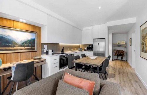 Arthur's Point Apartment | Riverview Penthouse - Apartment 19