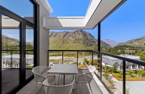Arthur's Point Apartment | Riverview Penthouse - Apartment 19