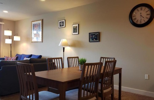 Seaside Apartment | Riverview Retreat
