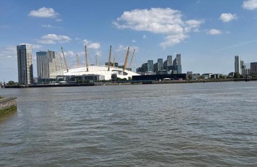Island Gardens Apartment | Riverview Stunning Apartment 3Bedroom, 2Bathroom, Balcony, Parking