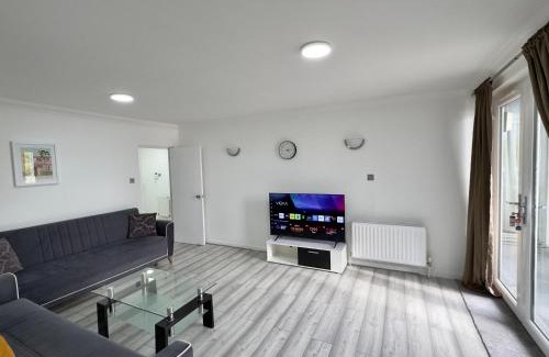 Island Gardens Apartment | Riverview Stunning Apartment 3Bedroom, 2Bathroom, Balcony, Parking