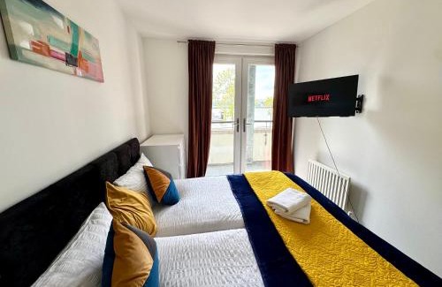 Island Gardens Apartment | Riverview Stunning Apartment 3Bedroom, 2Bathroom, Balcony, Parking