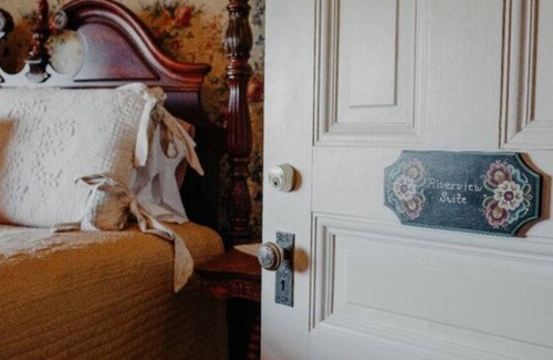 Stillwater Apartment | Riverview Suite - Aurora Staples Inn
