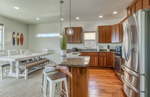 Quincy House | Riverview Townhome, w/access to hot tub, pools, golf, boat launch & more!