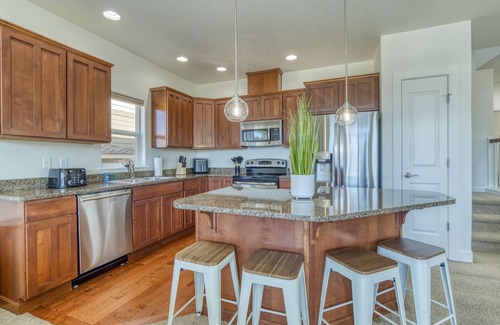 Quincy House | Riverview Townhome, w/access to hot tub, pools, golf, boat launch & more!