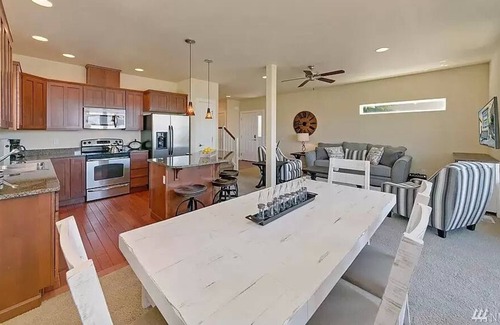 Quincy House | Riverview Villa