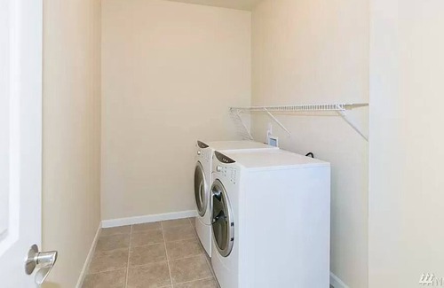 Quincy House | Riverview Villa