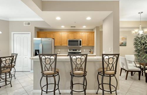 Biggar Apartment | Riverwalk 713
