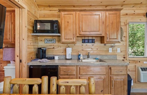 Kernville Cabin | Riverwalk Cabin at KRS Campground (Cabin 21)