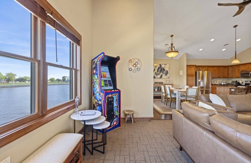 Ellis Historical District Condo | Riverwalk Retreat - Riverfront 3BR Condo w/Jacuzzi & Lake Michigan Views