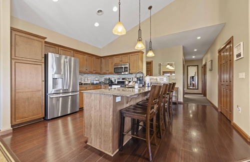 Ellis Historical District Condo | Riverwalk Retreat - Riverfront 3BR Condo w/Jacuzzi & Lake Michigan Views