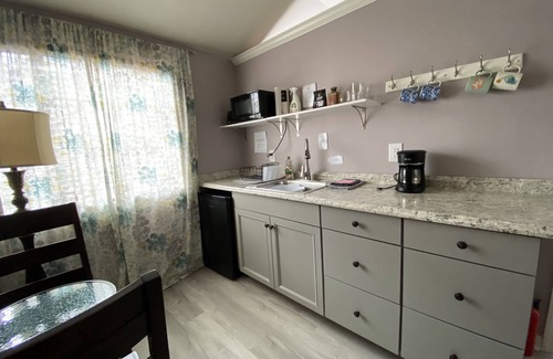 Asheville Cottage | RiverWay Cottage Asheville, 1.5miles=Blue Ridge Parkway entrance, River access