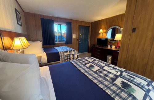 Mackinaw City Hotel | Riviera Motel