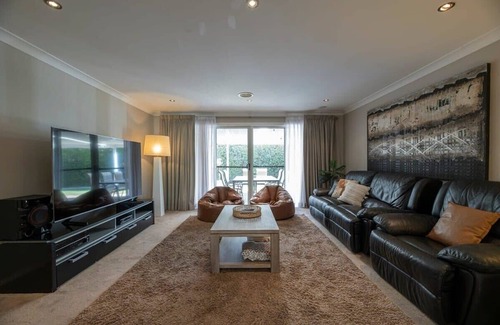 Dubbo House | Riviera Retreat - Pool & Outdoor Kitchen