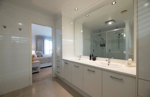 Dubbo House | Riviera Retreat - Pool & Outdoor Kitchen