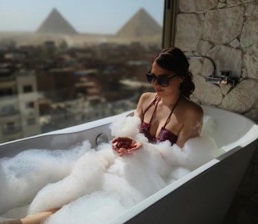 Kafrat al Jabal Apartment | Rixoss Apartment Pyramids View with Jacuzzi
