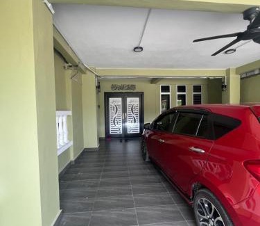 Kampung Telaga Bata House | Rizqi Homestay Pasir Mas