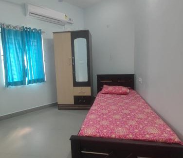 Vedasandur Hotel | RK mahal & residency
