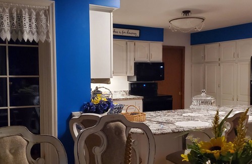 Honey Creek House | RNC EXECUTIVE 3 1/2 ACRE WOODED PRIVATE SINGLE FAMILY 30 MINS TO DOWNTOWN MKE