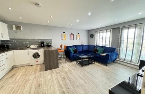 Walsall Apartment | RNM - Business Professionals Stay, Walsall City Centre, 2 Bedroom with ensuite and bathroom, Entire Place, Kitchen & Washroom with amenities, Smart Tv, Easy Access, Fast WiFi, Parking Nearby, Great transport links