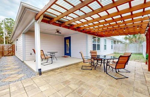 Navarre House | RNR: Residential Navarre Retreat