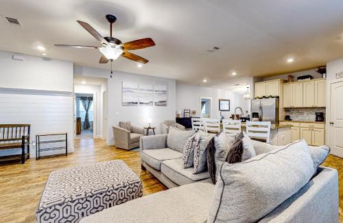 Navarre House | RNR: Residential Navarre Retreat